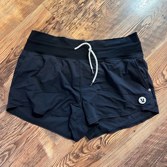 Vuori Pants - Vuori Women's Dark Athletic Shorts